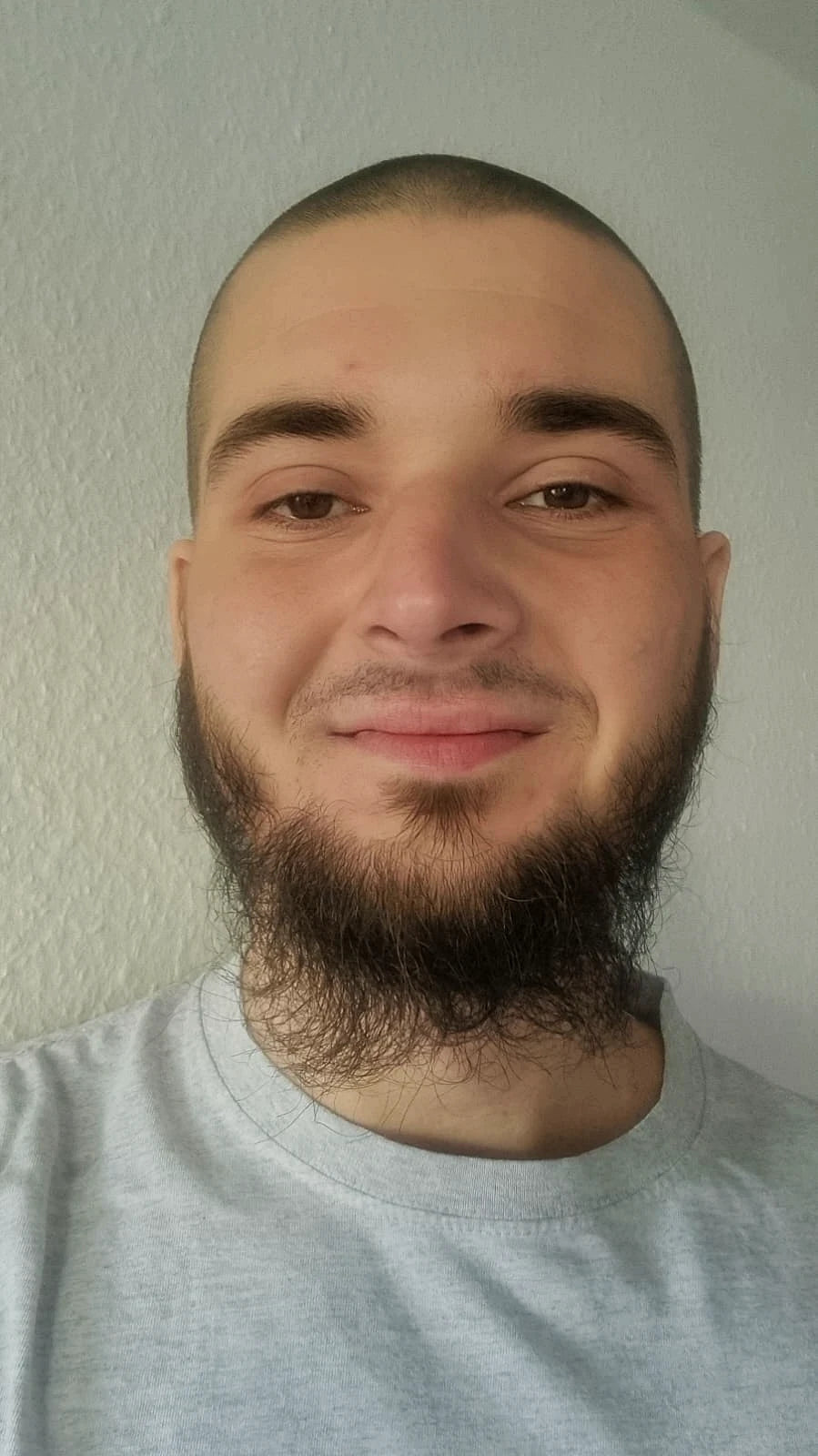 Ayyub heute, lächelnd